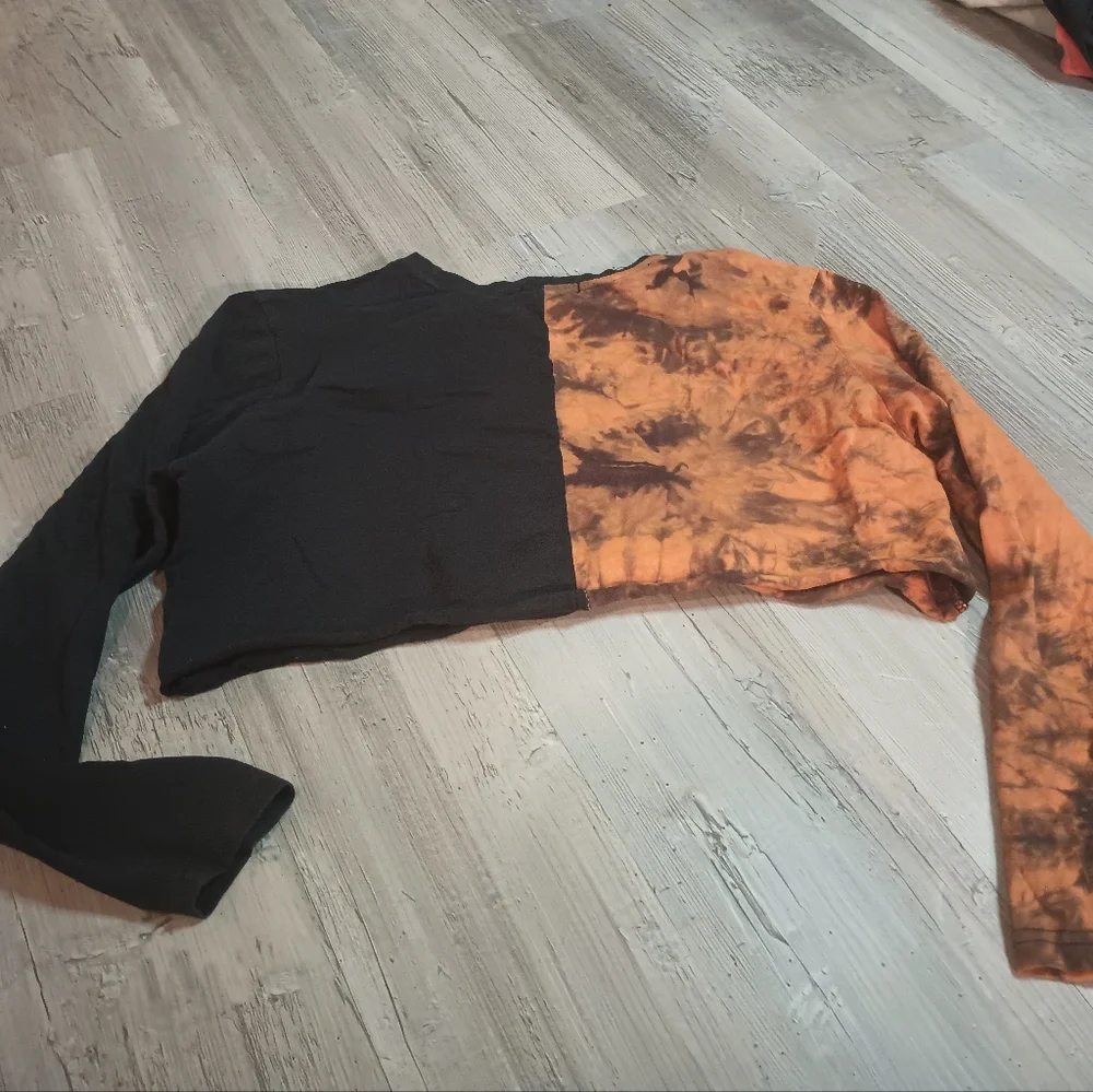 Hot Topic - Picture 3 of 4